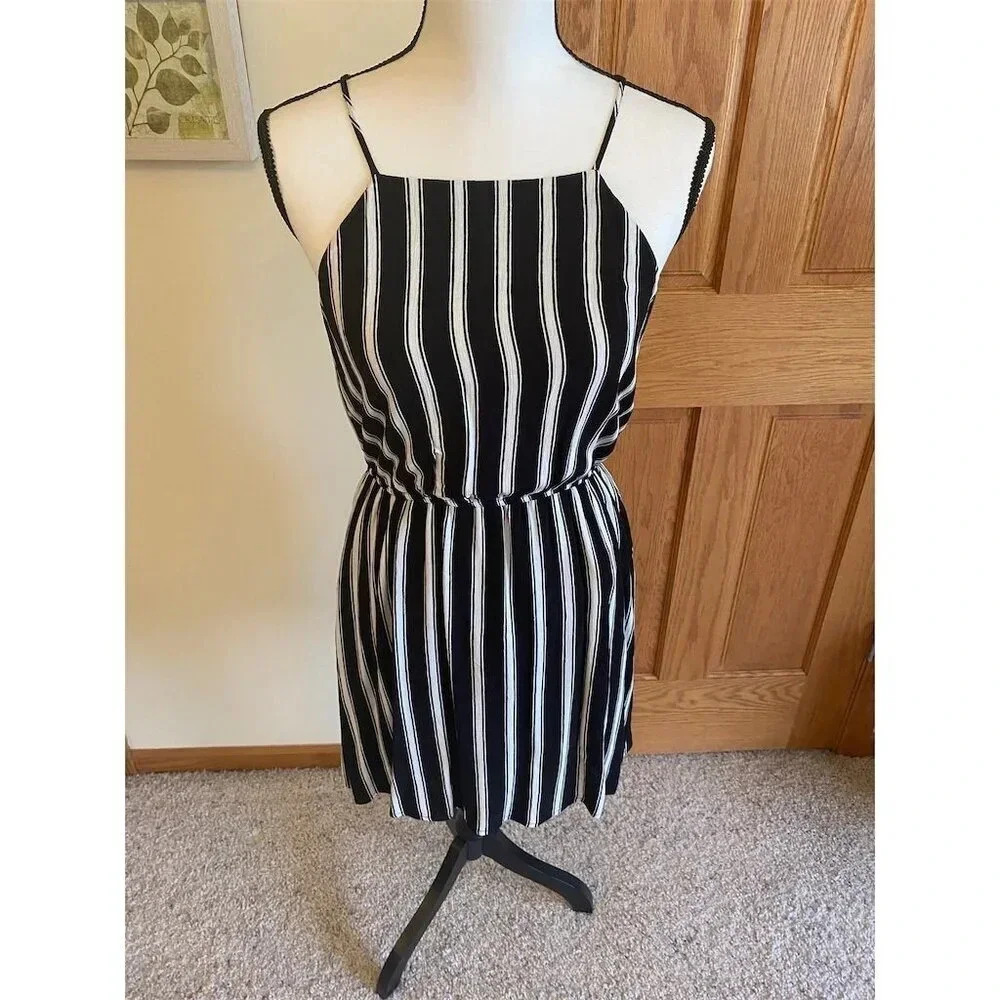 Forever 21 Women's Black & White Striped Mini Dress M Sleeveless Fit & Flare - Picture 2 of 8